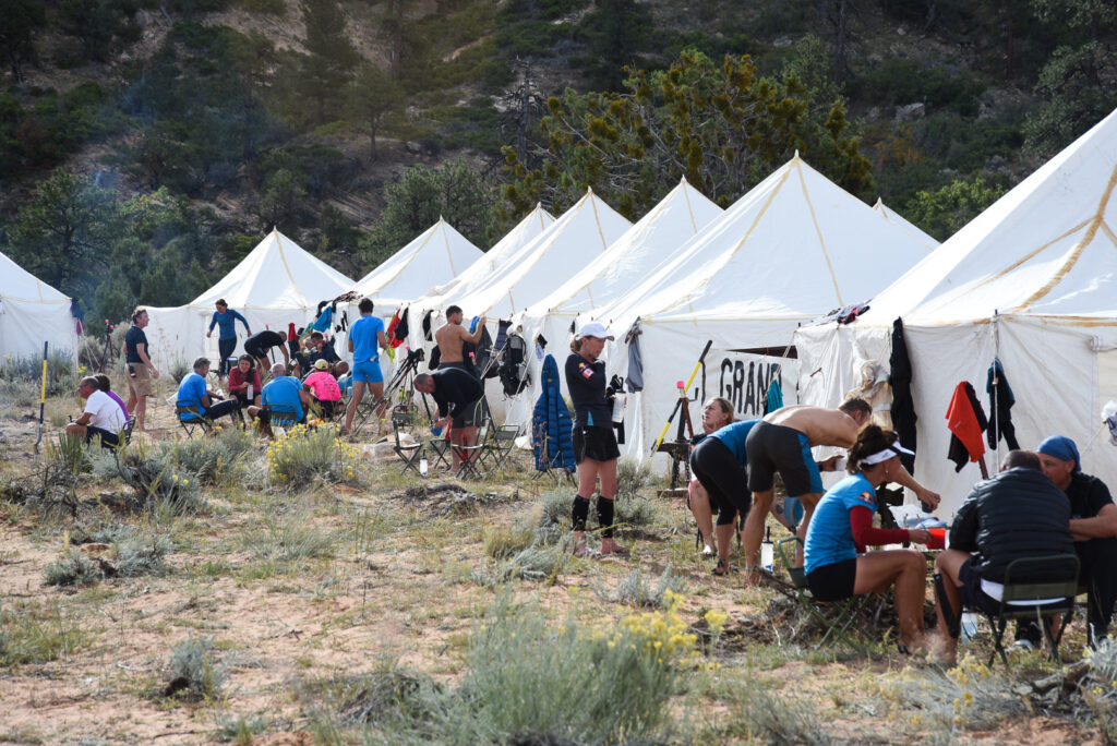 ステージレースでのキャンプ風景